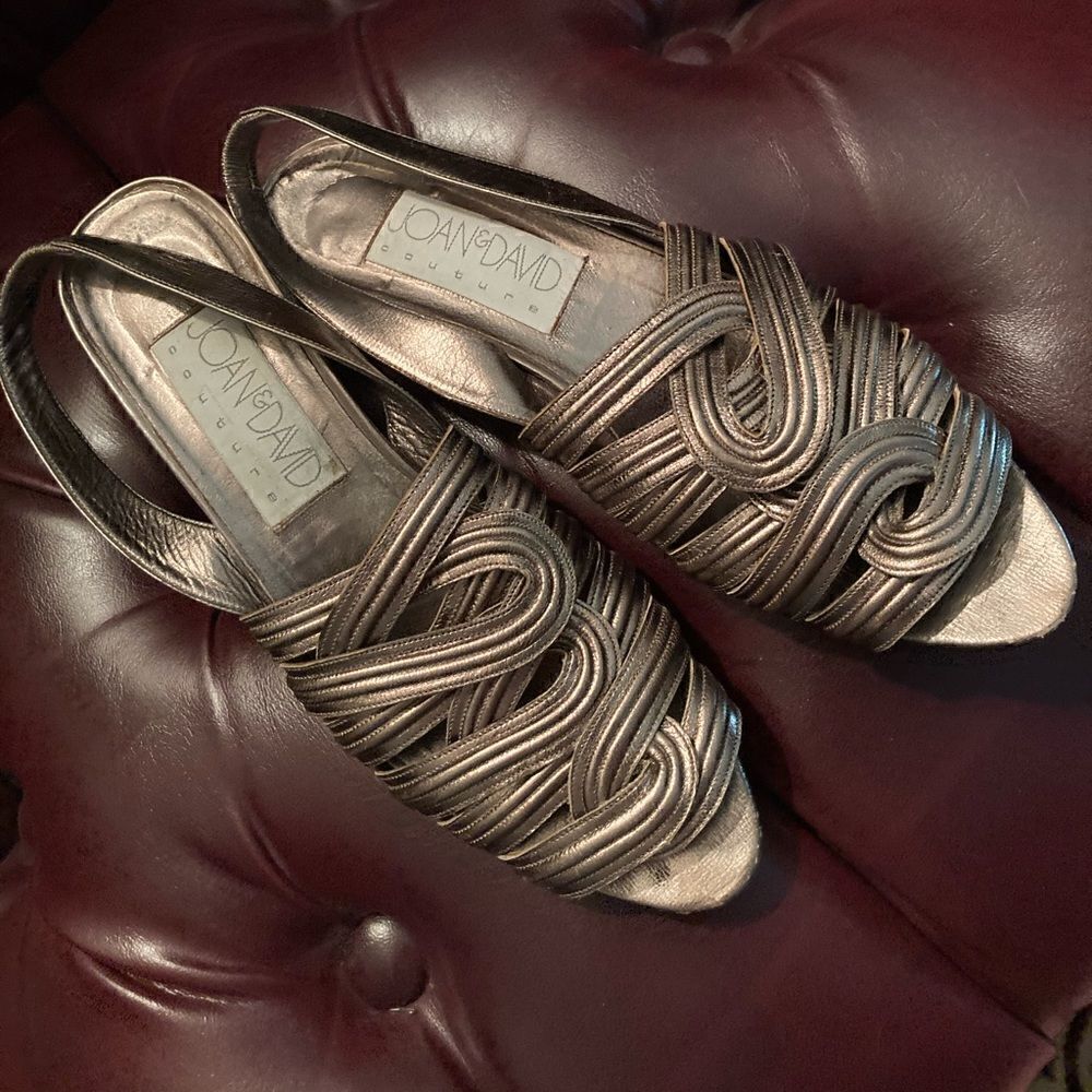 JOAN & DAVID SANDALS - SZ 8